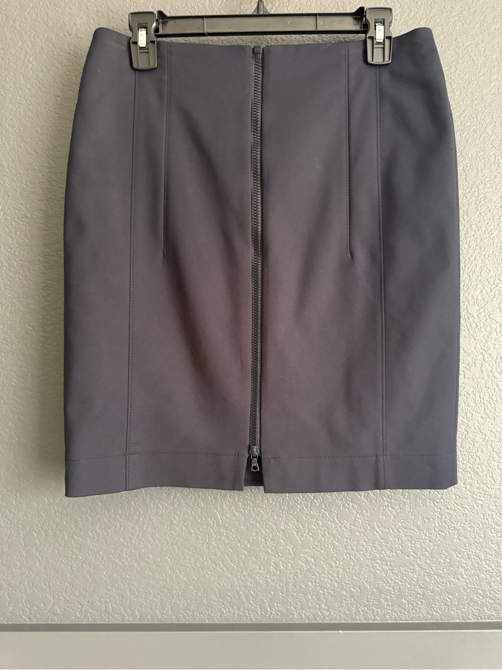 AKRIS PUNTO • Sheath Pencil Skirt with front Zipper black size 8